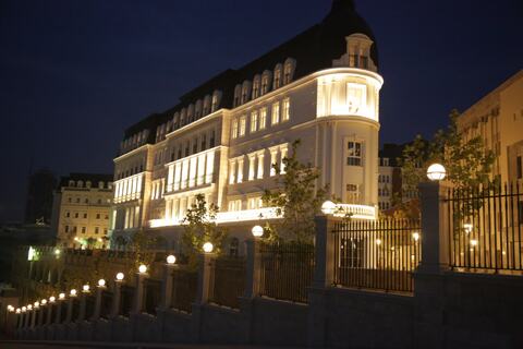 İpek Üniversitesi — ana bina